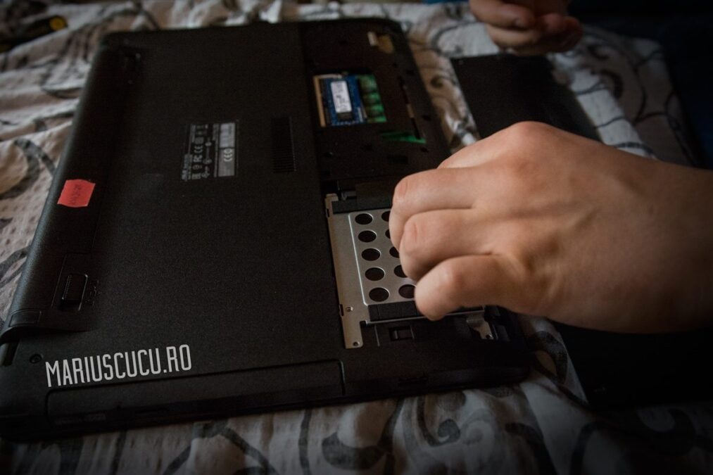laptop ASUS spate