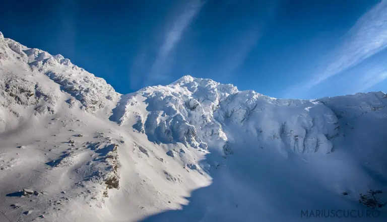 munte deasupra cabanei balea lac