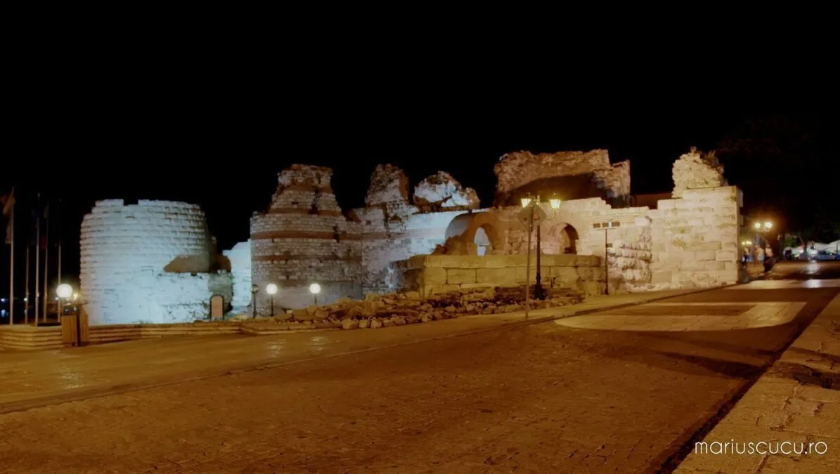 centru vechi nessebar noapte monumente