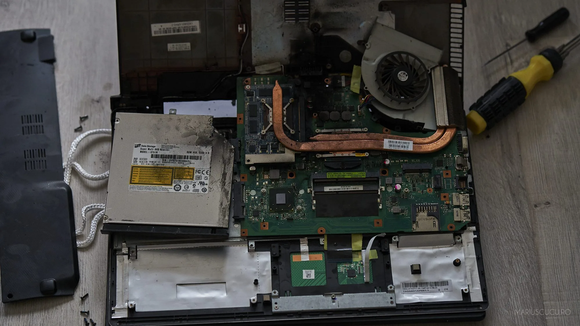 laptop asus ars interior