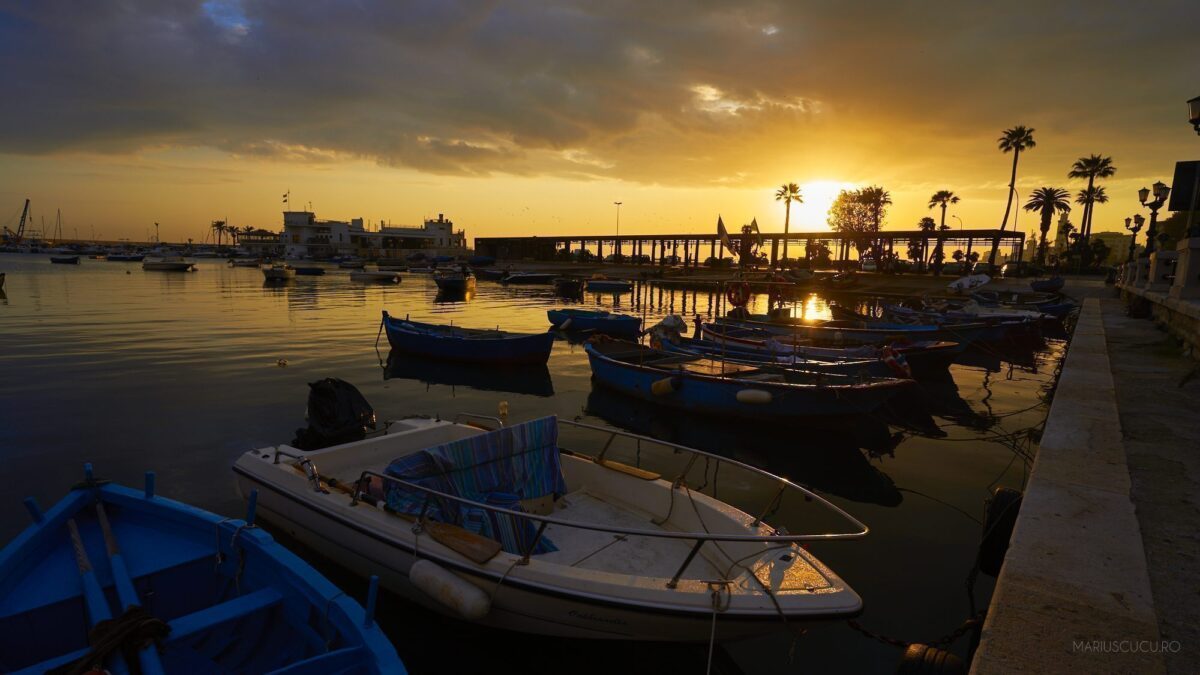 soarele răsare în portul din Bari