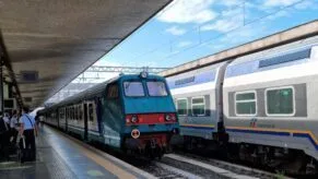 tren peron gara italia