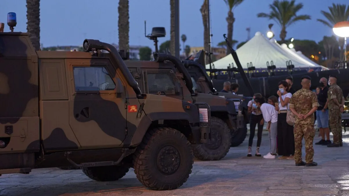 masini armata armata brindisi parada