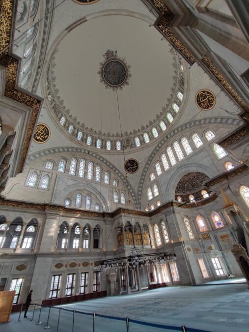 interior moschee detalii sus