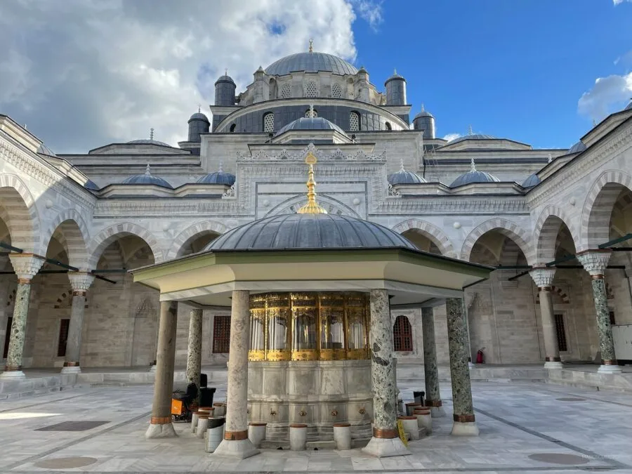 moschee exterior 1