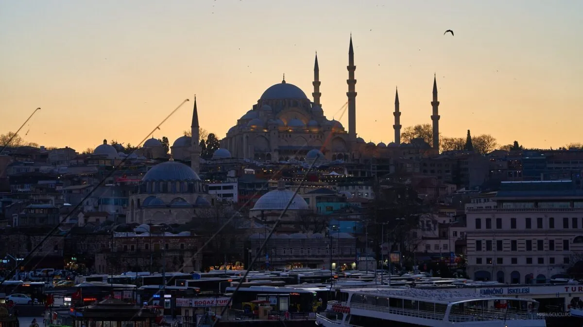 moschee luminata apus