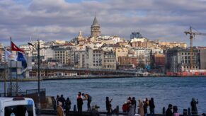 strada blocata istanbul cladiri