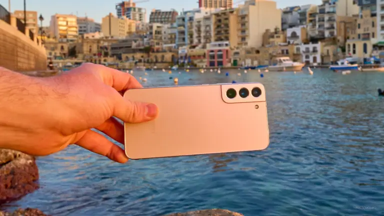 telefon samsung s22 pluss spate