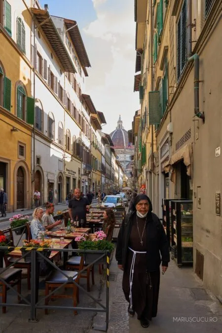maicuta firente strada