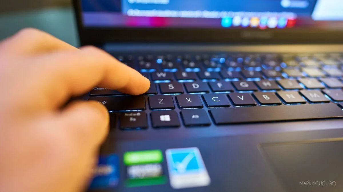 cursa asus vivobook oled