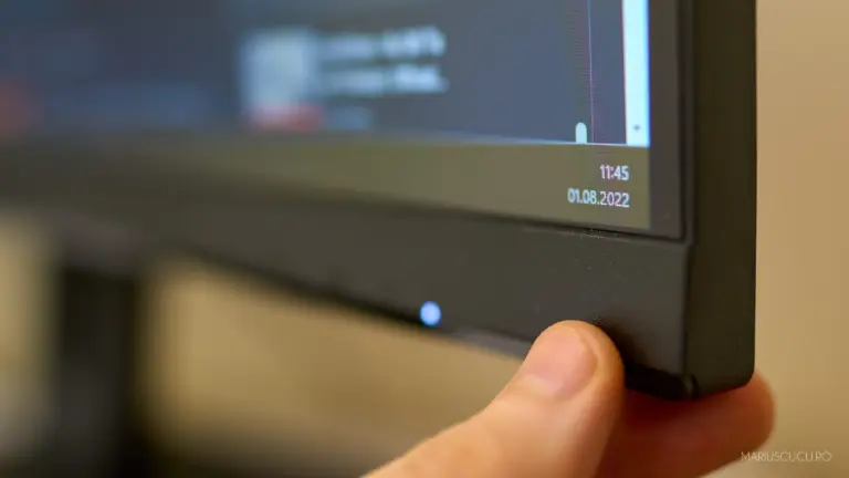 grosime monitor aoc