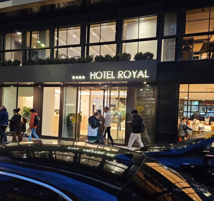 poza noapte hotel royal