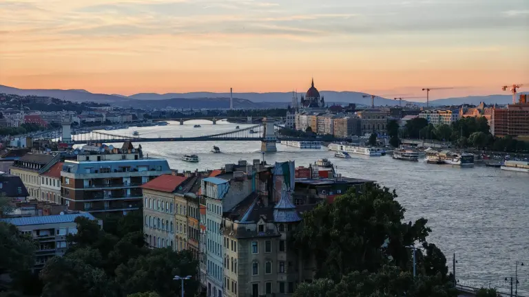 apus budapesta honor 200