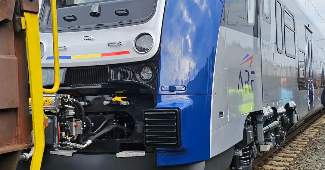 Tren PESA 8