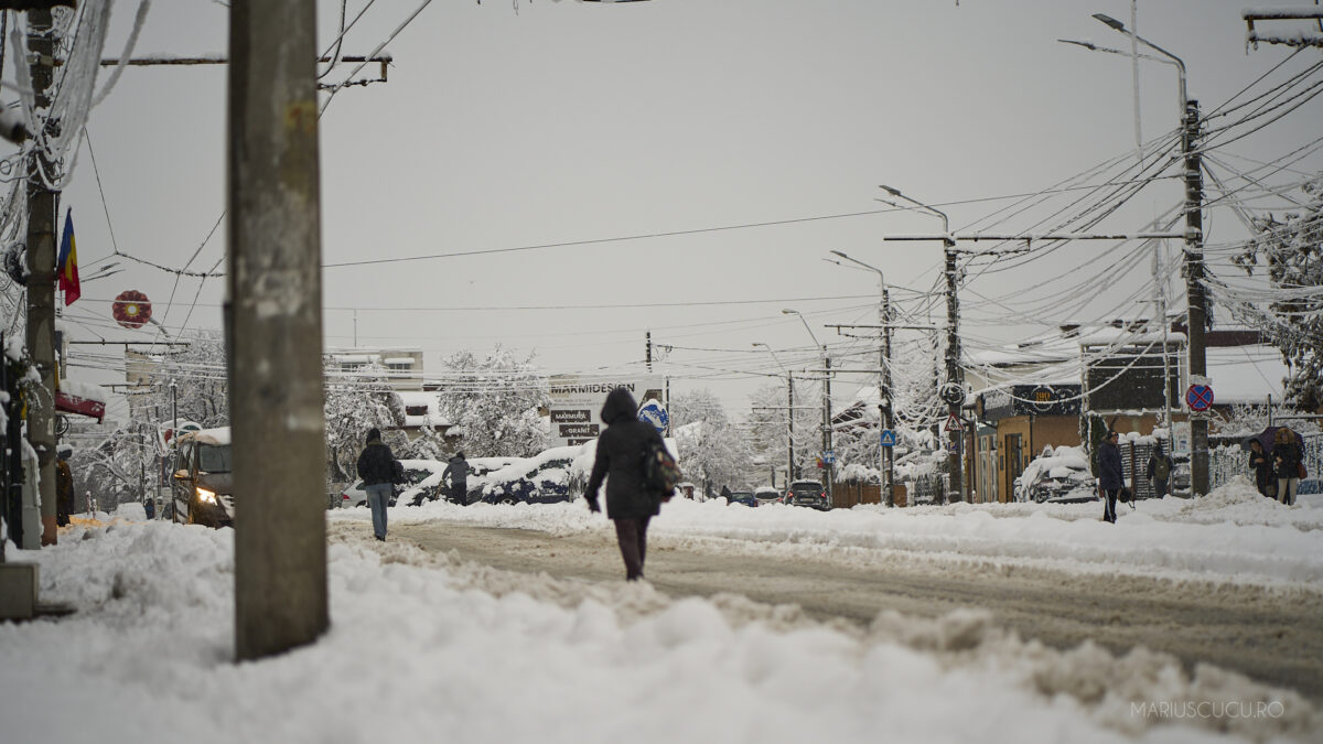 oameni trotuare ploiesti