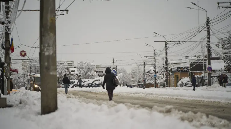 oameni trotuare ploiesti