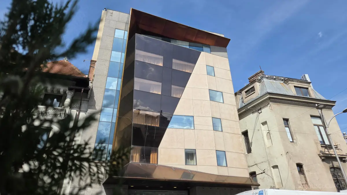 detaliu cladire inalta fold