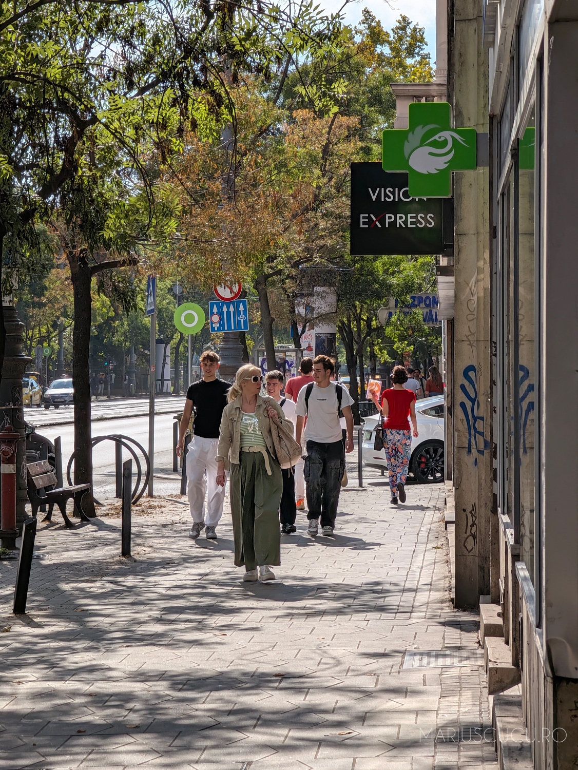 oameni budapesta strada